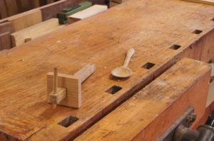 Streichmaß und Löffel, selbst gebaut unter Anwendung der verschiedenen Holzbearbeitungstechniken